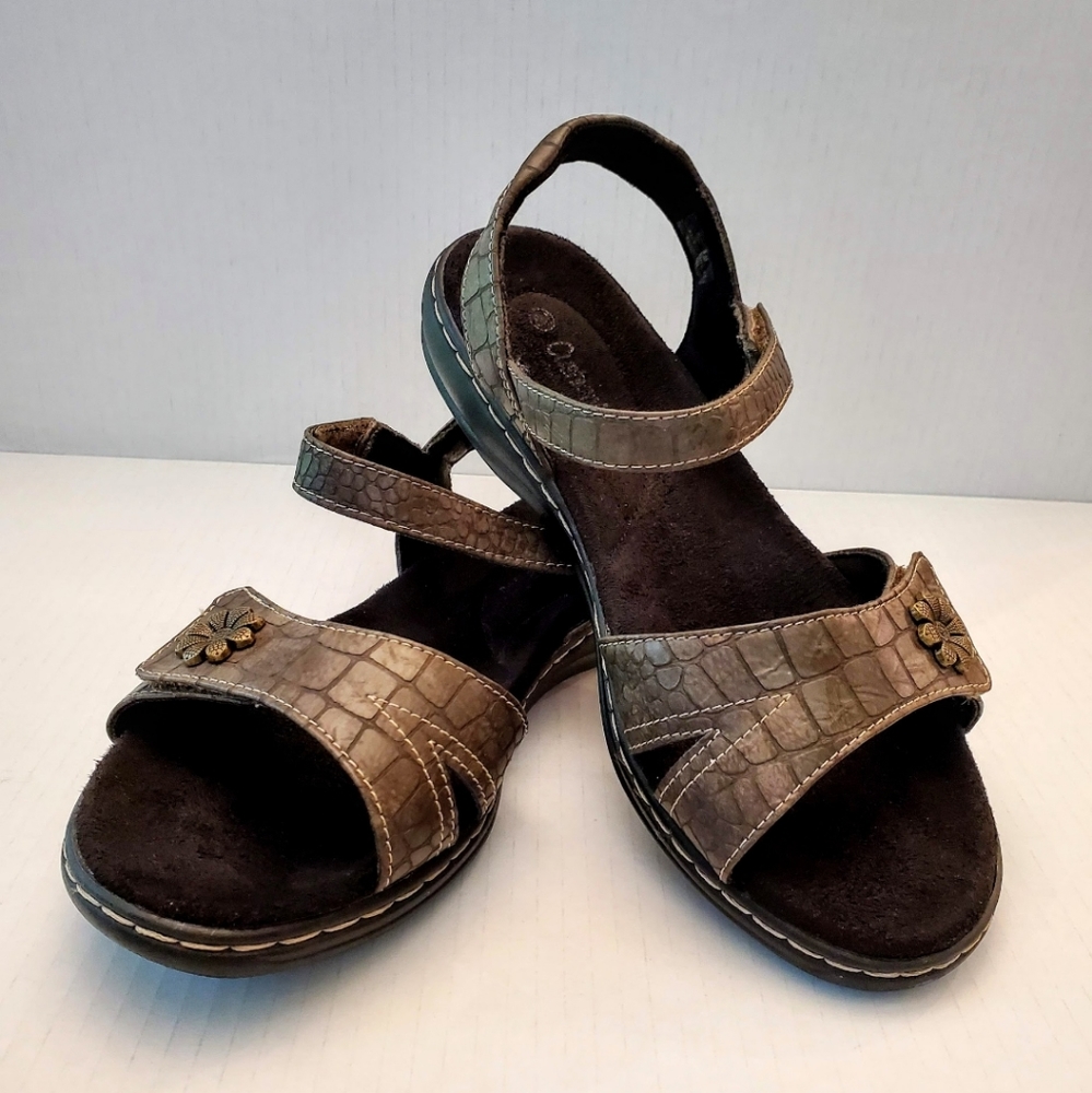 *CUSHIONAIRE Womens Sandals Comfort Size 8M Brown
